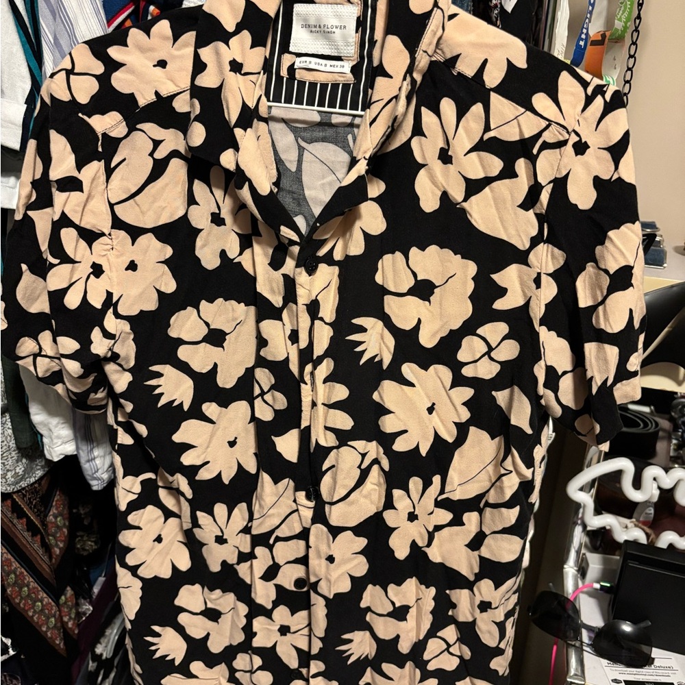 Denim & Flower Black and Tan Floral Button-Up